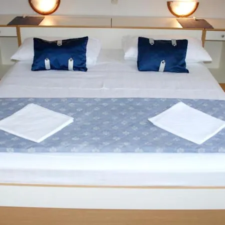 2 Bedrooms With Sea View Terrace And Wifi At 1 Km Away From The * Supetar