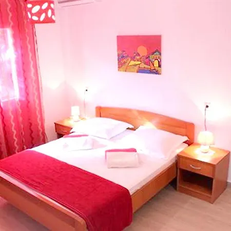 Apartment 2 Bedrooms With Sea View Terrace And Wifi At 1 Km Away From The Supetar