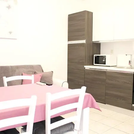 2 Bedrooms With Sea View Terrace And Wifi At 1 Km Away From The Apartment Supetar
