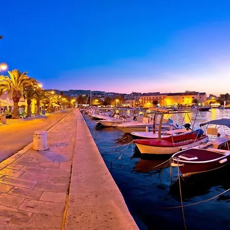 2 Bedrooms With Sea View Terrace And Wifi At 1 Km Away From The Apartment Supetar